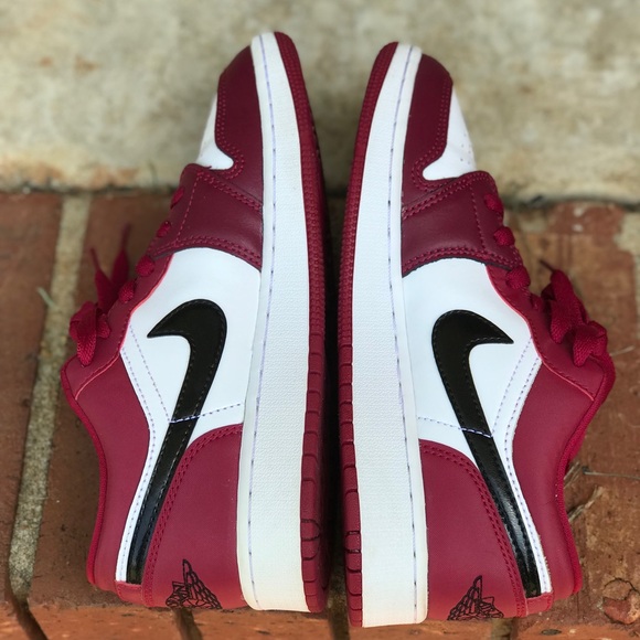 Air Jordan 1 Low Noble Red Size 5Y / 6.5 Wmns - Picture 5 of 8